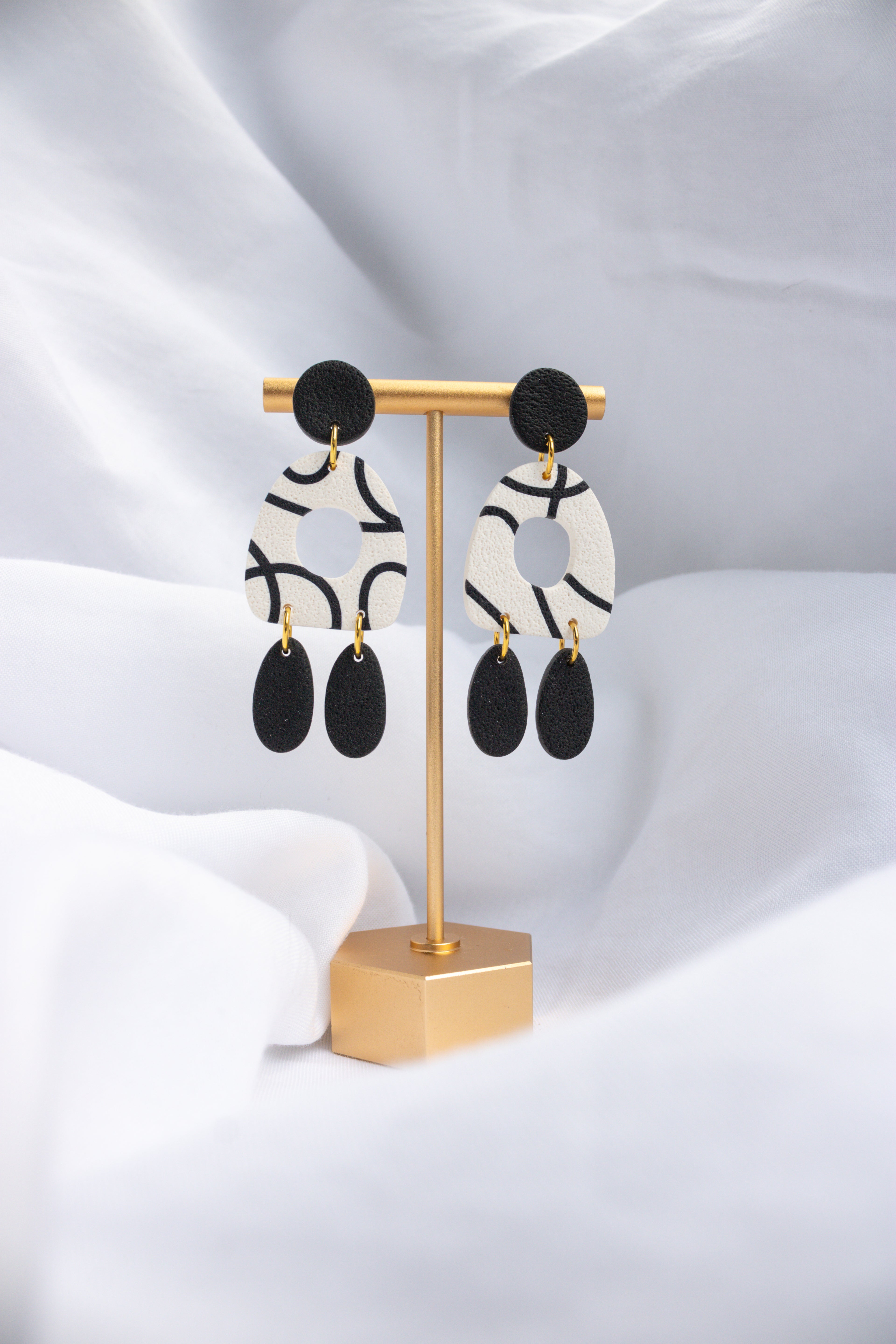 Neutral Lines Dangles