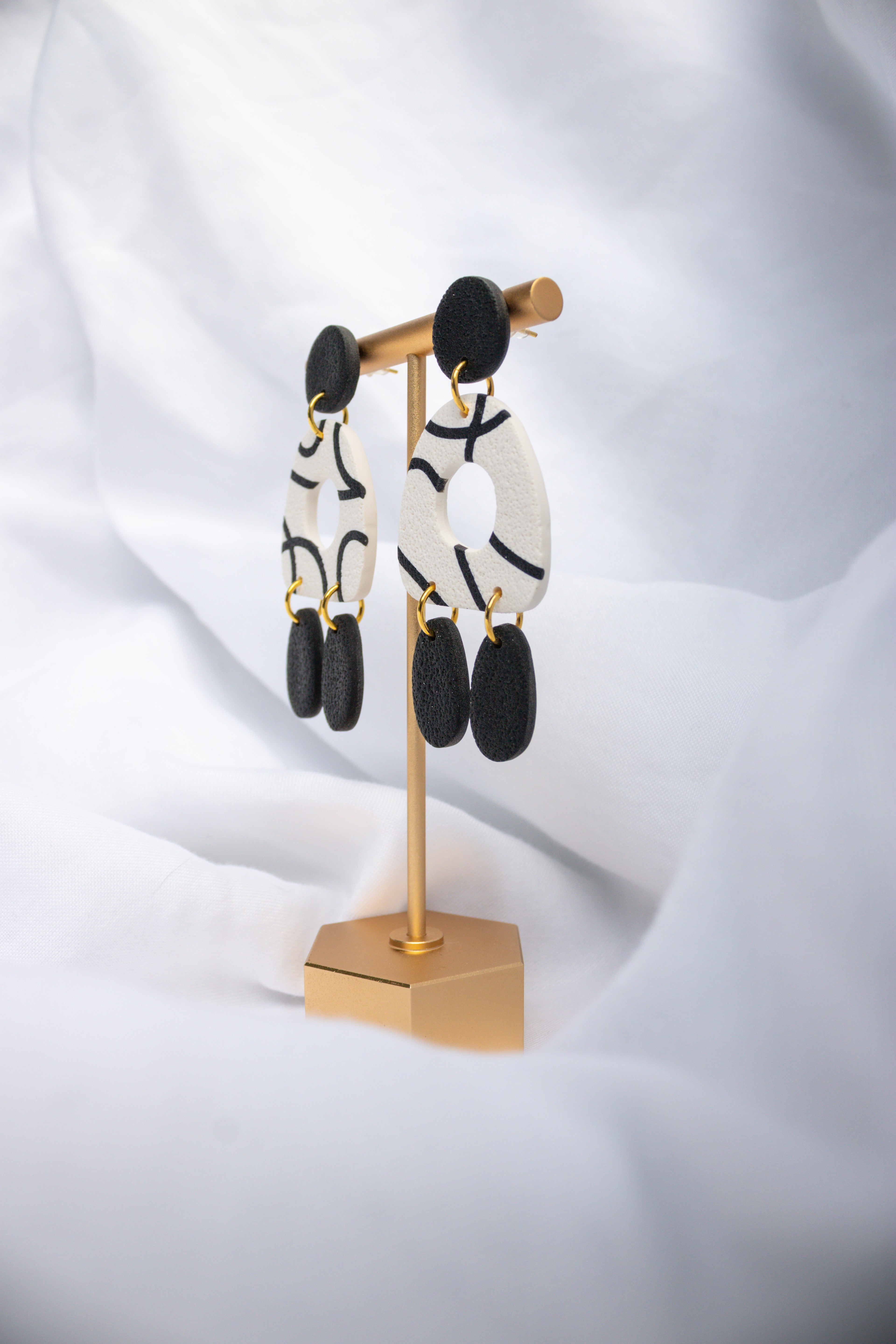 Neutral Lines Dangles