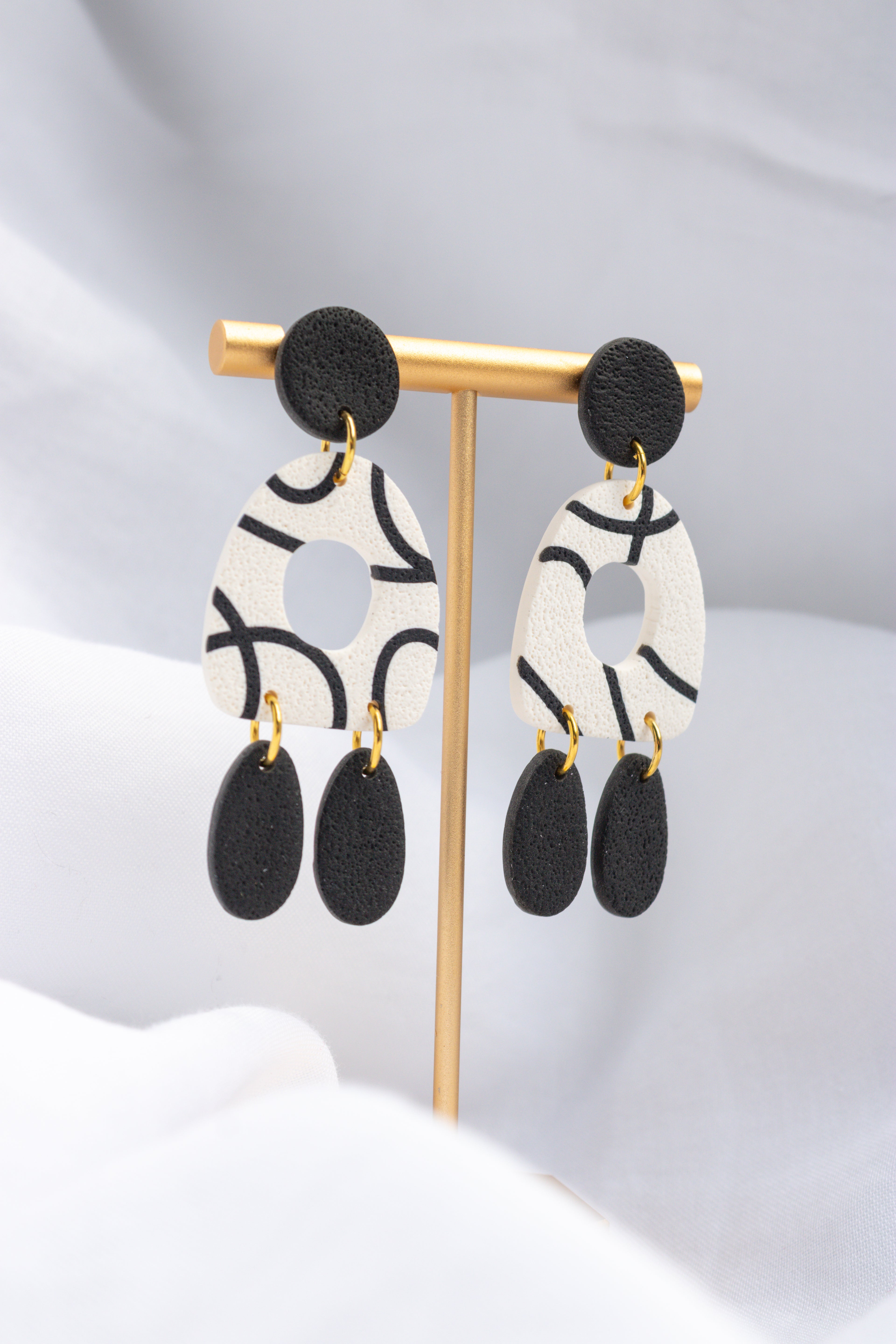 Neutral Lines Dangles